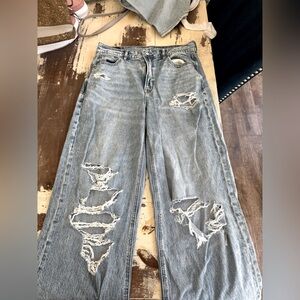 Size: 2 American Eagle Outfitters Ripped-Super High-rise Baggy Jeans